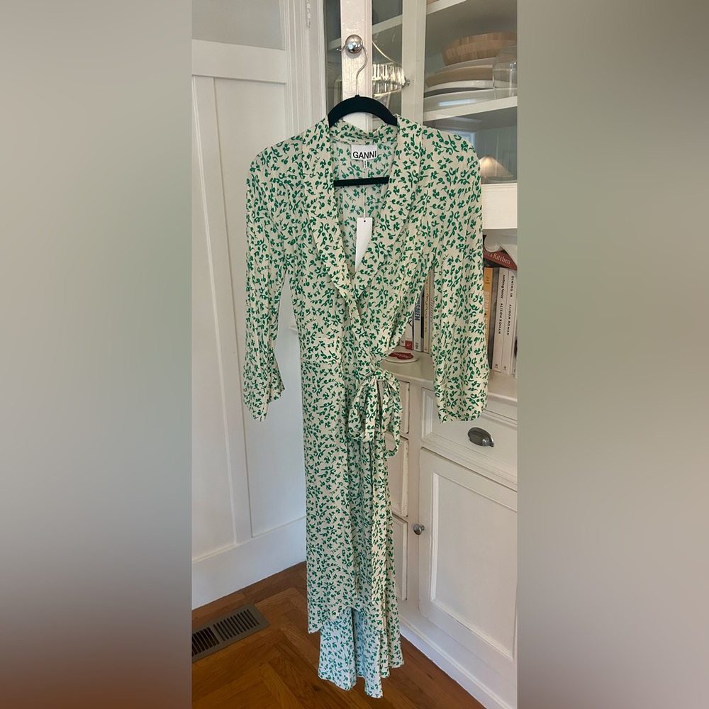 Ganni wrap dress NWT size 6 (euro 38) green/white